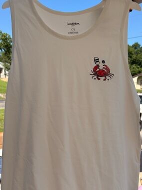 Goodfellow & Co white Tank with Red Crab playing pickleball